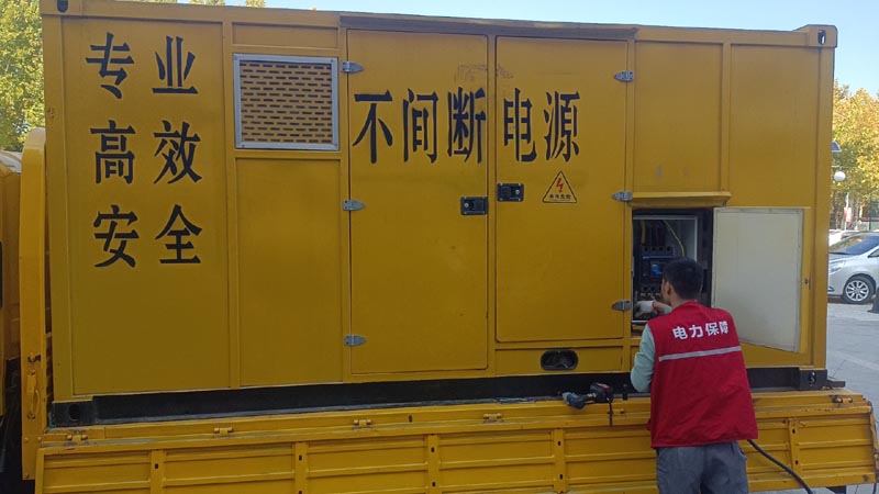 金门柴油发电机组和UPS电源配合使用时，如何避免切换过程中的电力中断？